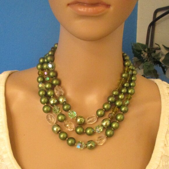 DE MARIO Three Strand Satin Green Aurora Borealis Rock Crystal Bead Necklace - Picture 2 of 14